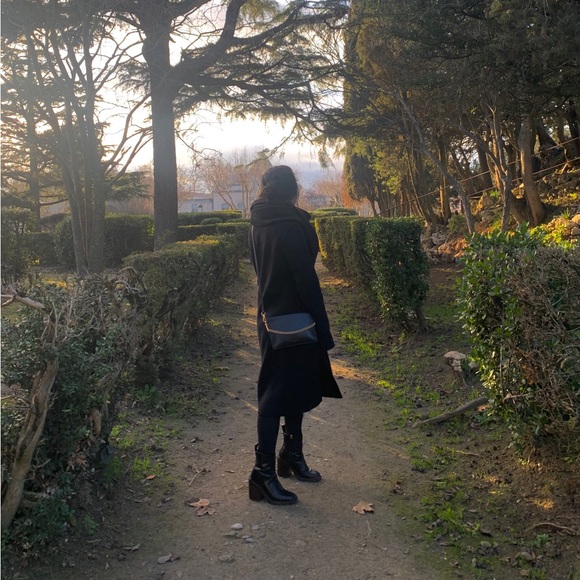 Meet your Posher, Cynthia - Picture 1 of 1